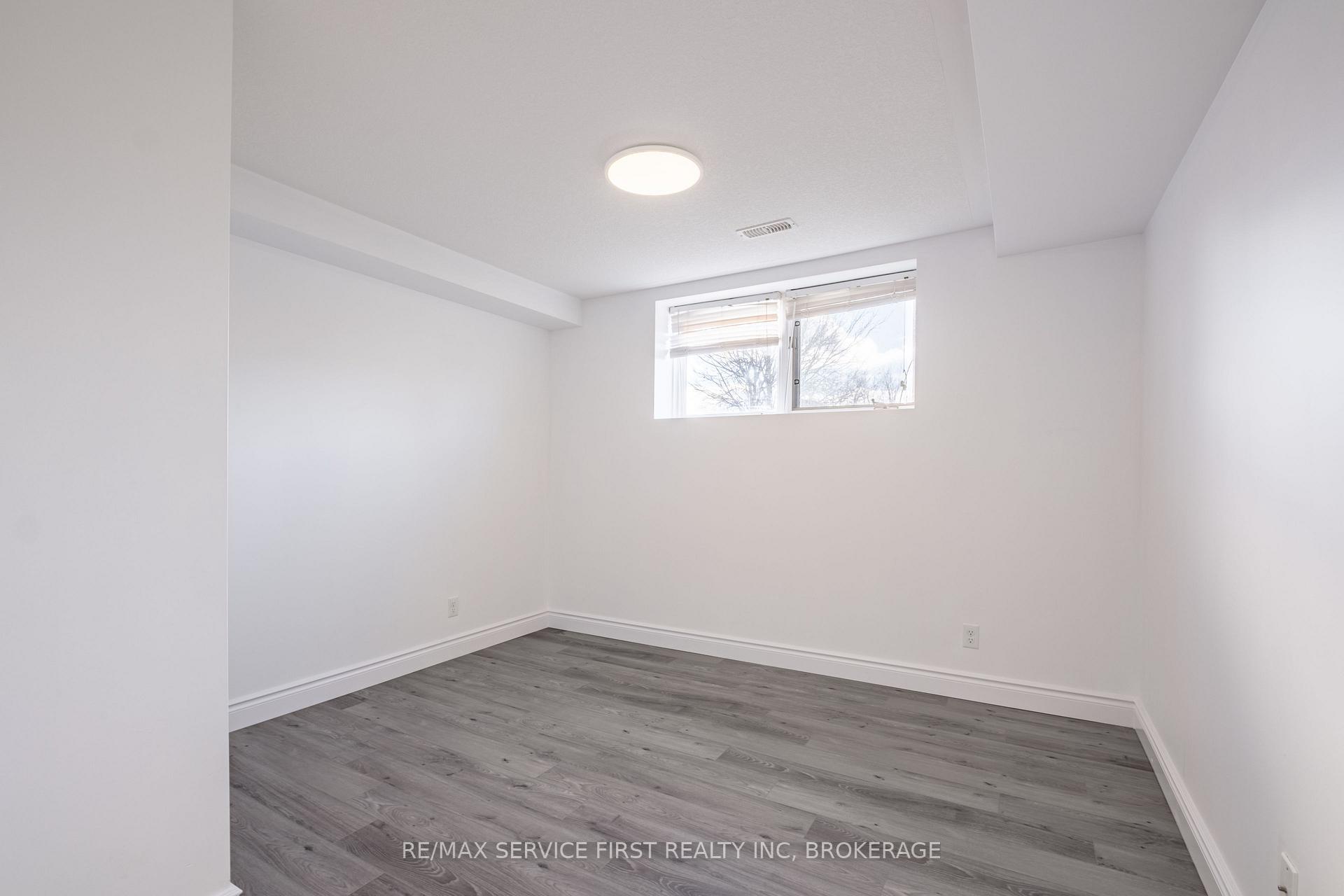Photo 19 of 906 Uxbridge Crescent, Kingston, East Gardiners Rd — HOMEH