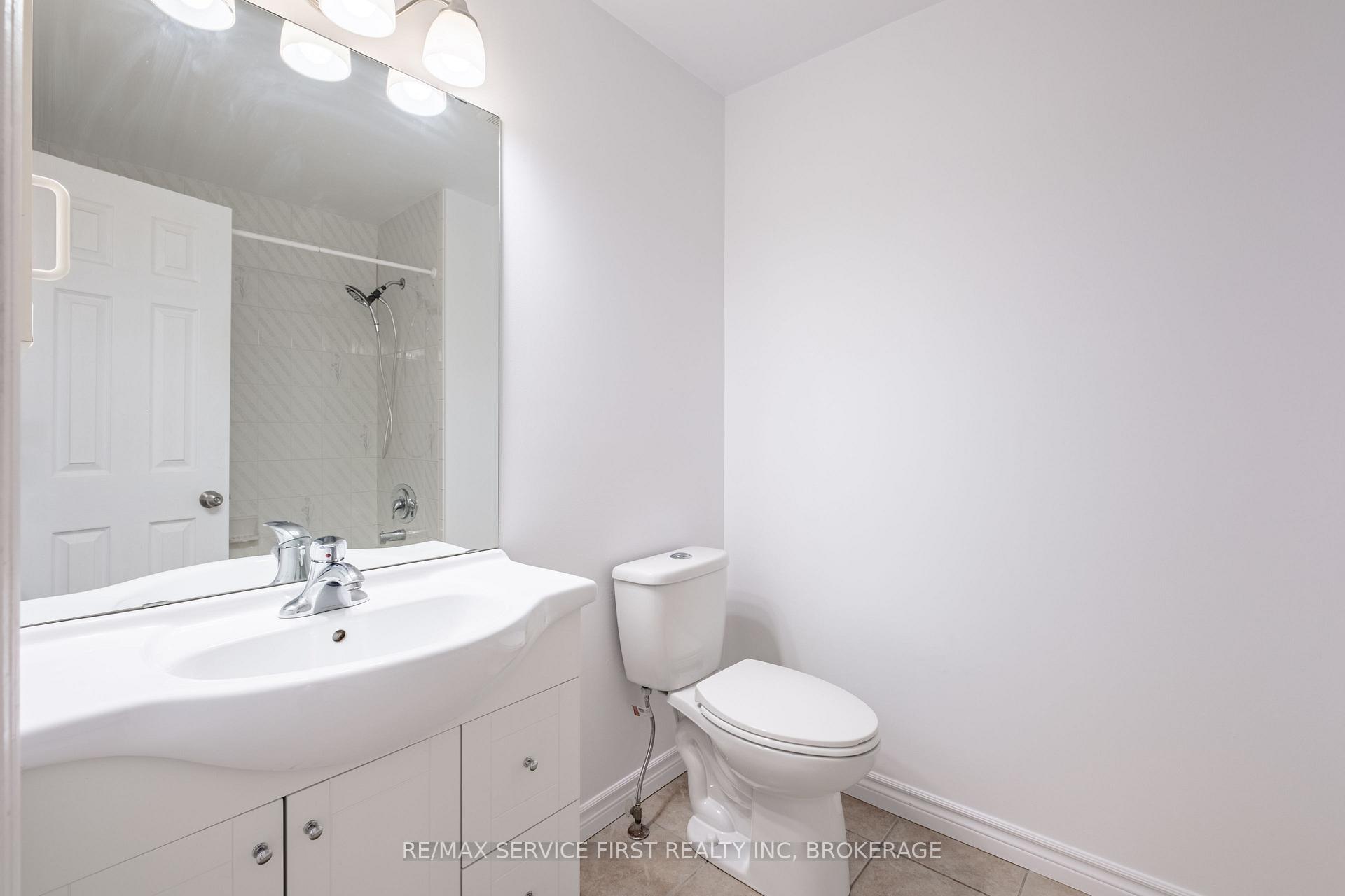 Photo 20 of 906 Uxbridge Crescent, Kingston, East Gardiners Rd — HOMEH