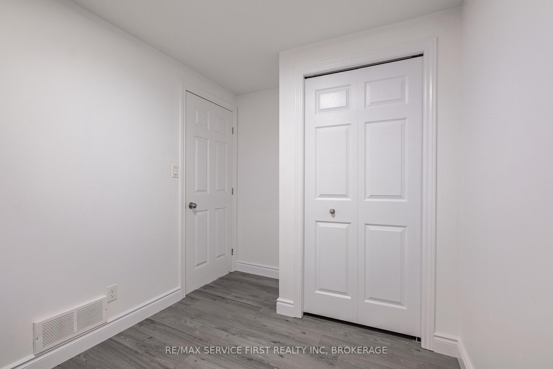 Photo 21 of 906 Uxbridge Crescent, Kingston, East Gardiners Rd — HOMEH