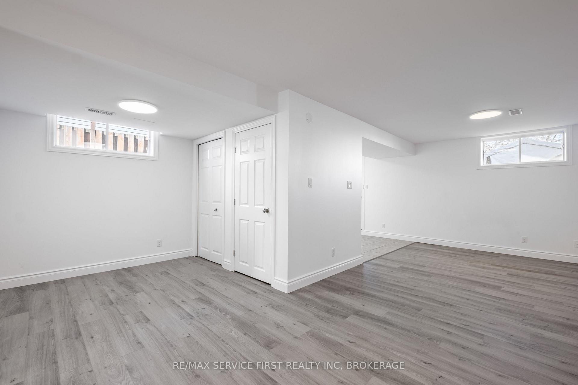 Photo 23 of 906 Uxbridge Crescent, Kingston, East Gardiners Rd — HOMEH