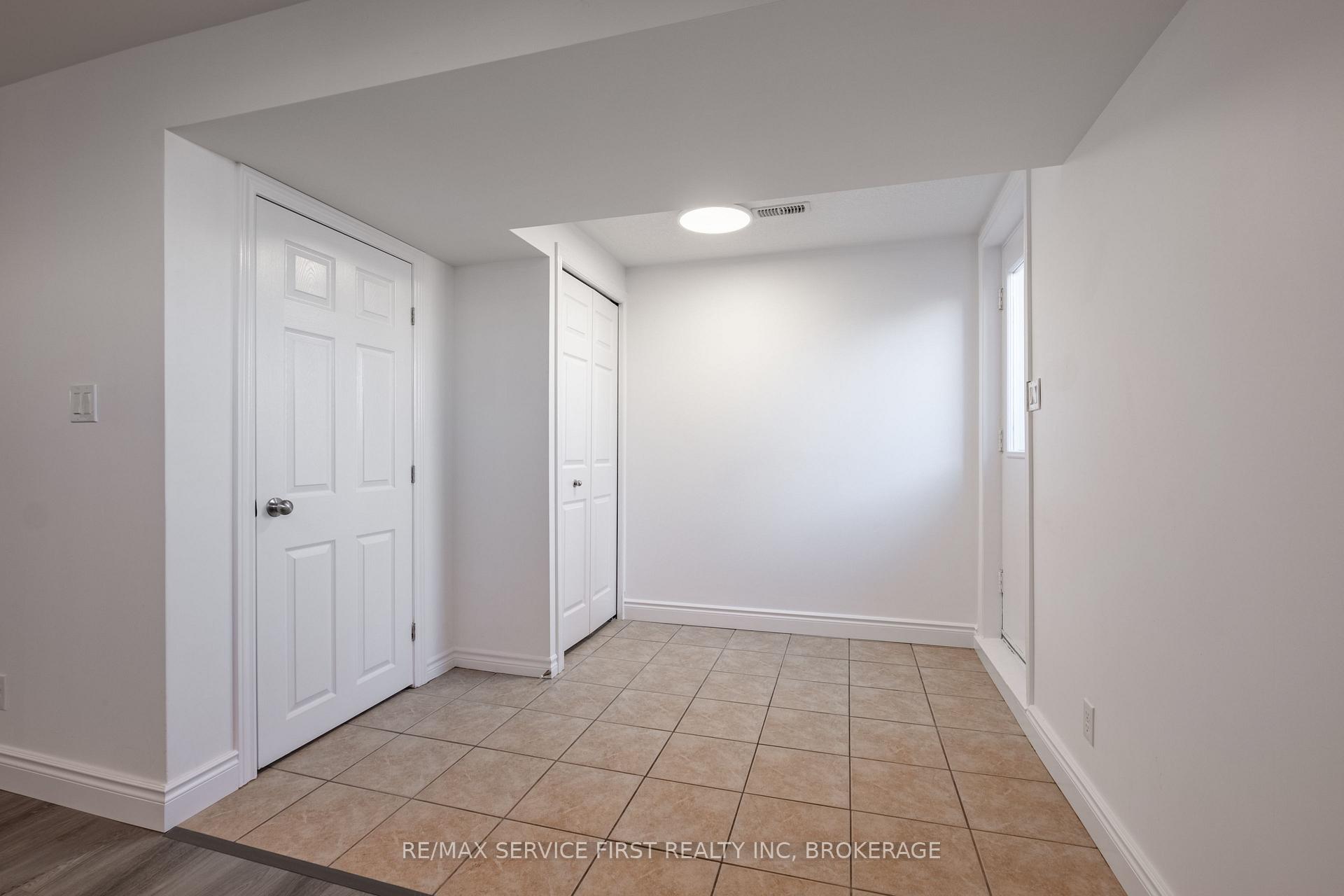 Photo 24 of 906 Uxbridge Crescent, Kingston, East Gardiners Rd — HOMEH