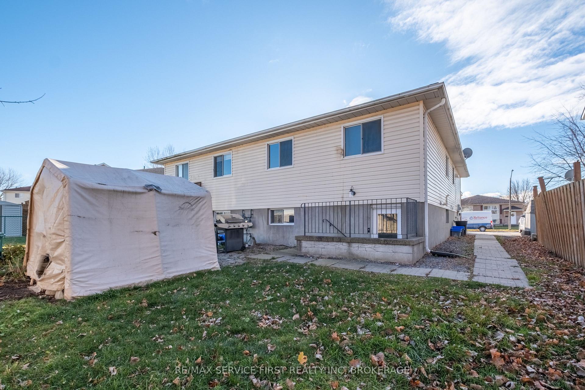 Photo 25 of 906 Uxbridge Crescent, Kingston, East Gardiners Rd — HOMEH