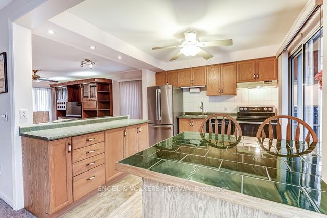 Photo 4 of 681 Layton Court, Pickering, West Shore — HOMEH