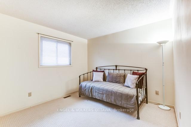 Photo 15 of 681 Layton Court, Pickering, West Shore — HOMEH
