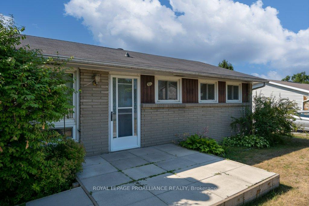 Photo 4 of 24 Quinte Road, Quinte West, Trenton Ward — HOMEH