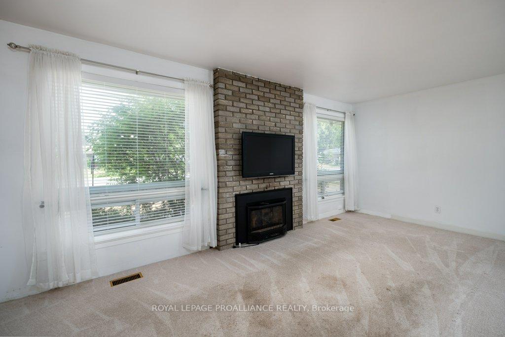Photo 7 of 24 Quinte Road, Quinte West, Trenton Ward — HOMEH