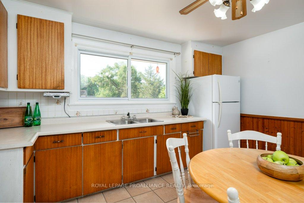 Photo 12 of 24 Quinte Road, Quinte West, Trenton Ward — HOMEH