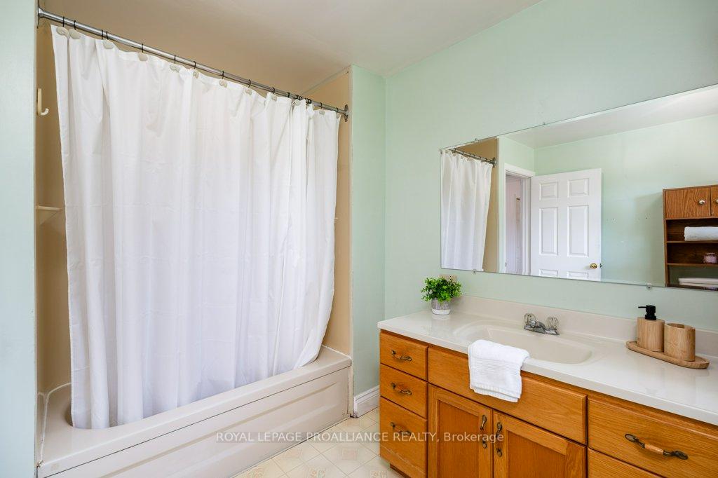 Photo 18 of 24 Quinte Road, Quinte West, Trenton Ward — HOMEH