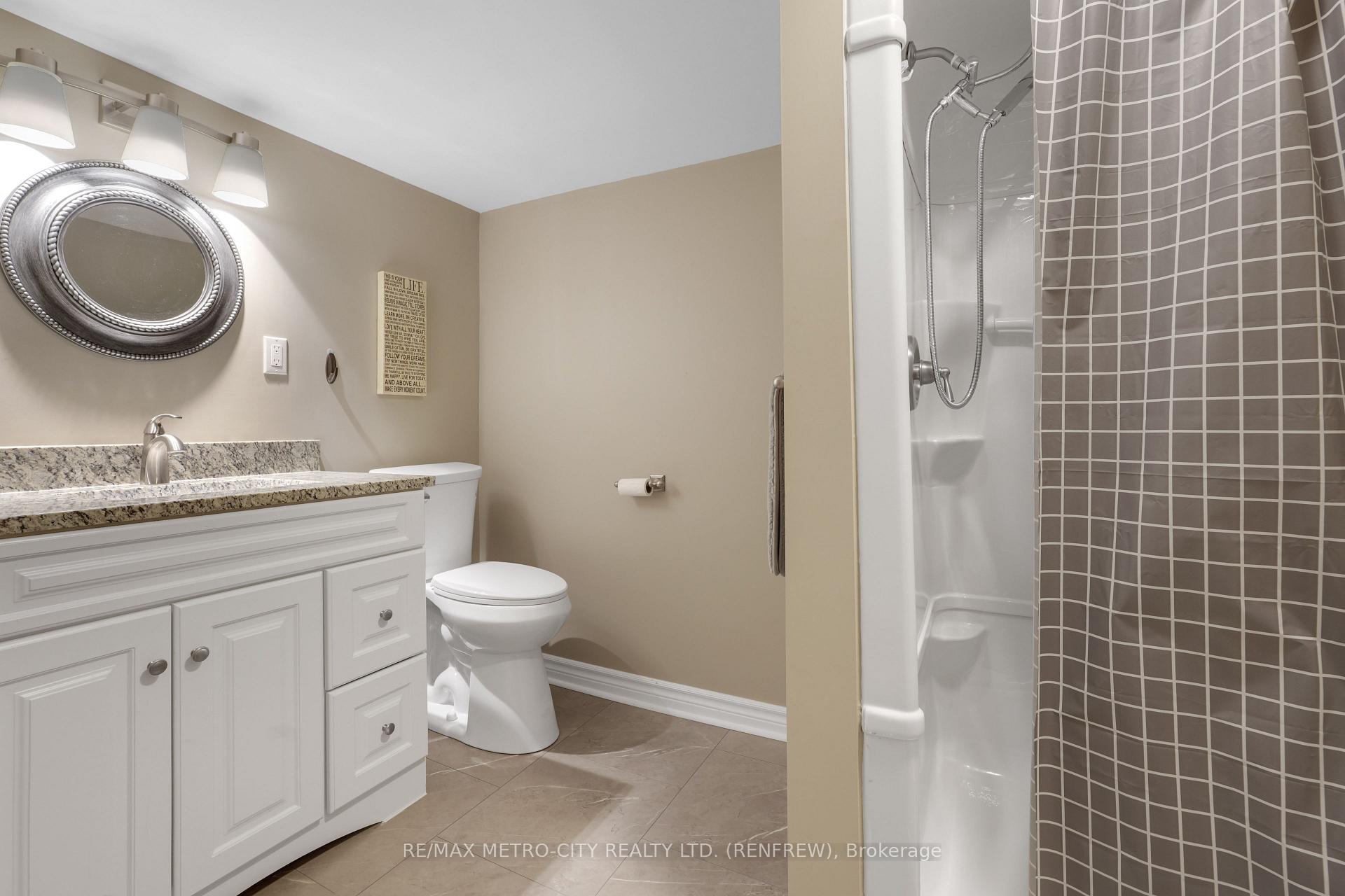 Photo 9 of 160 Airth Boulevard W, Renfrew — HOMEH