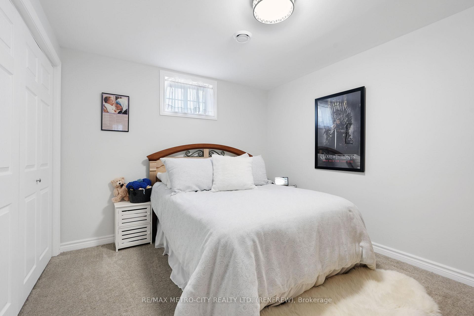 Photo 10 of 160 Airth Boulevard W, Renfrew — HOMEH