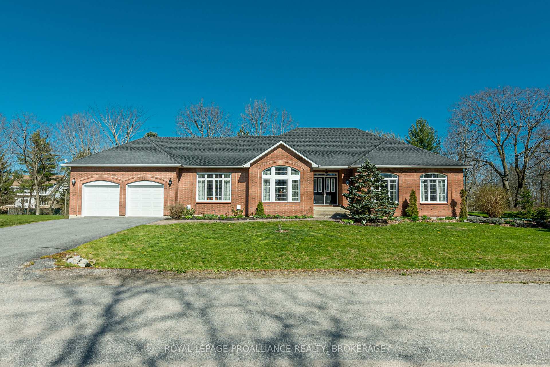 Photo 1 of 651 Woodland Place, Kingston, Kingston East (incl CFB Kingston) — HOMEH