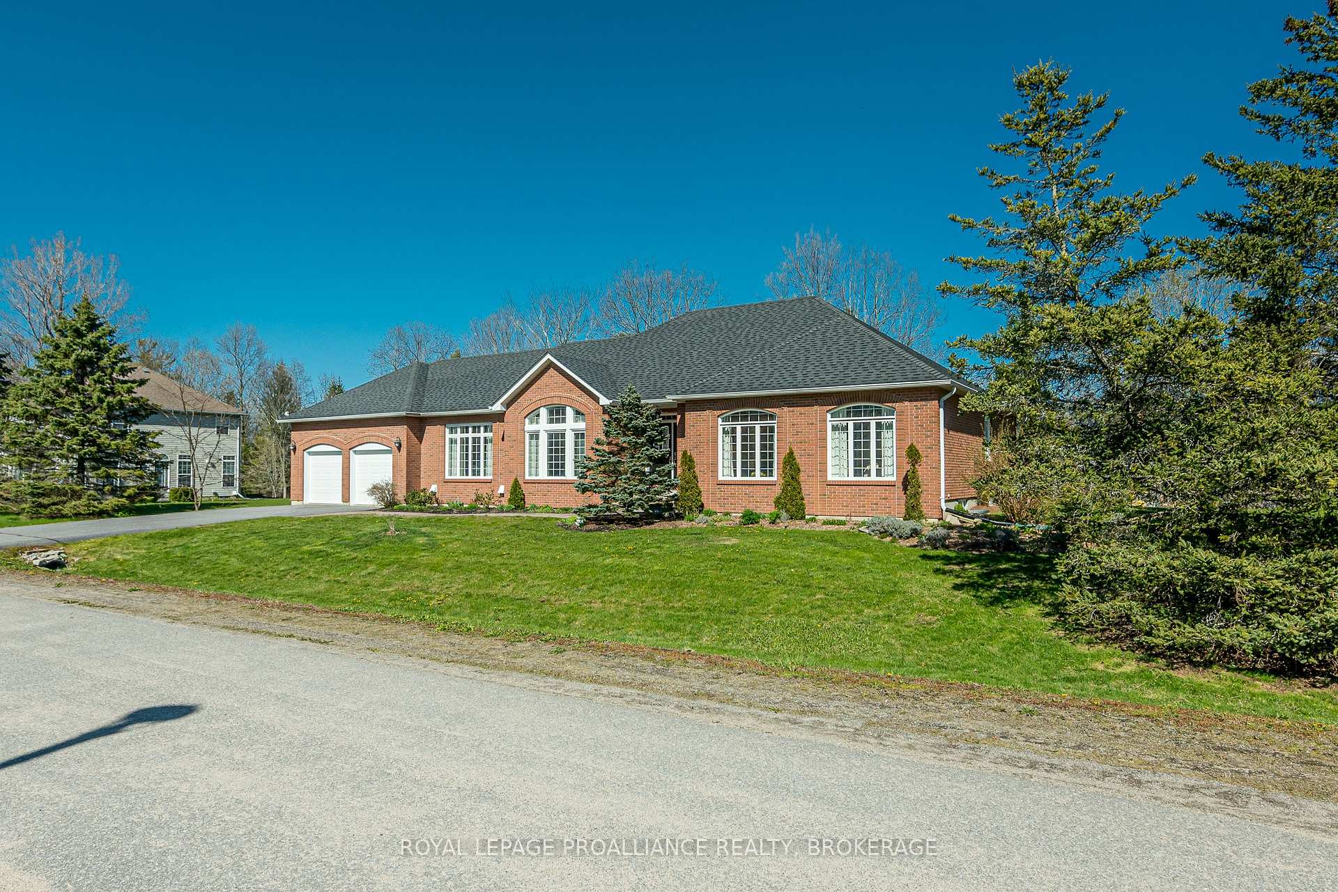 Photo 2 of 651 Woodland Place, Kingston, Kingston East (incl CFB Kingston) — HOMEH