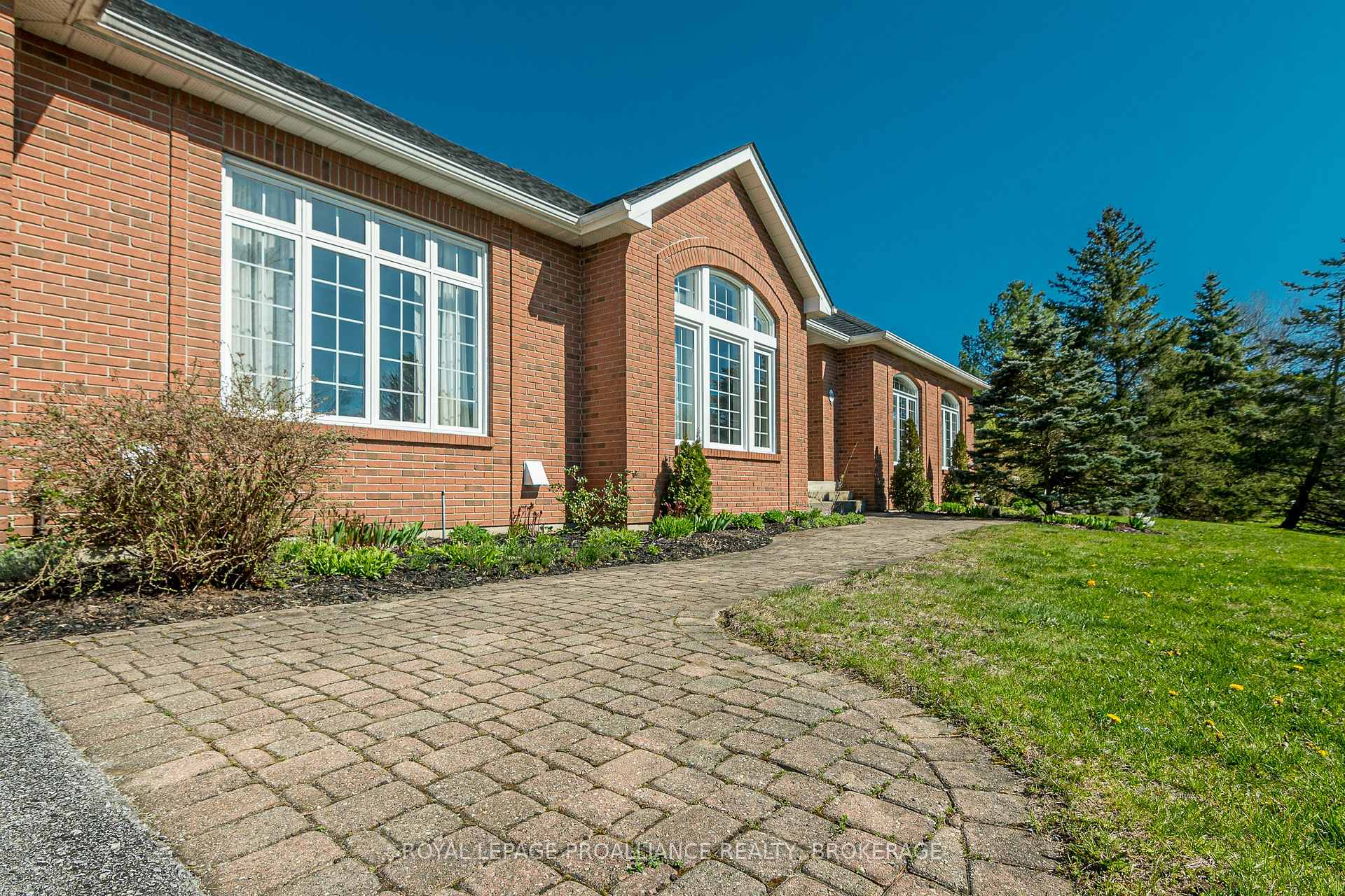 Photo 3 of 651 Woodland Place, Kingston, Kingston East (incl CFB Kingston) — HOMEH