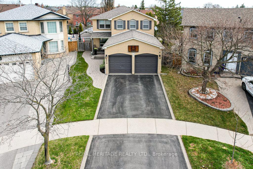 Photo 3 of 574 Springview Drive, Pickering, Amberlea — HOMEH
