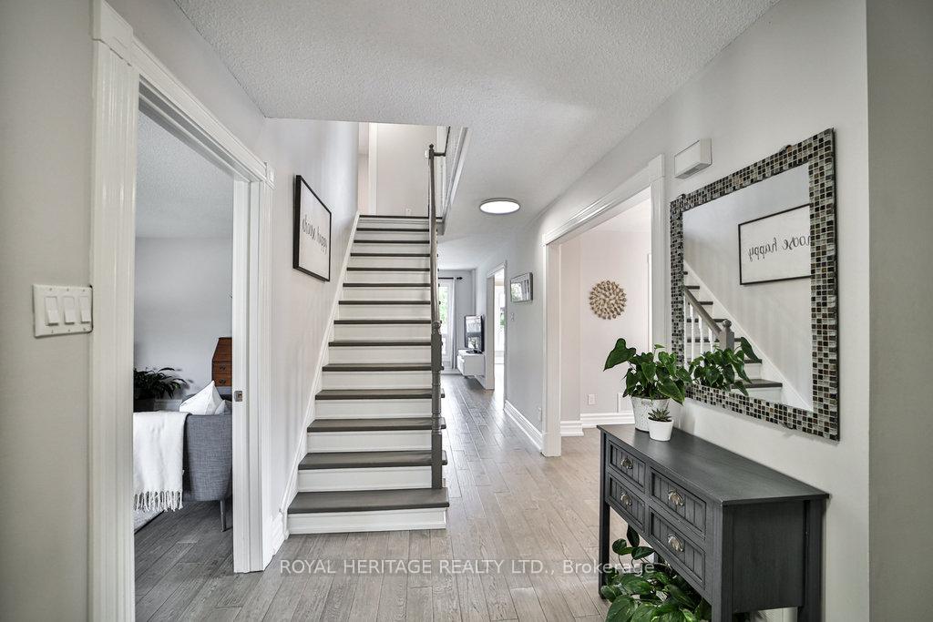 Photo 4 of 574 Springview Drive, Pickering, Amberlea — HOMEH