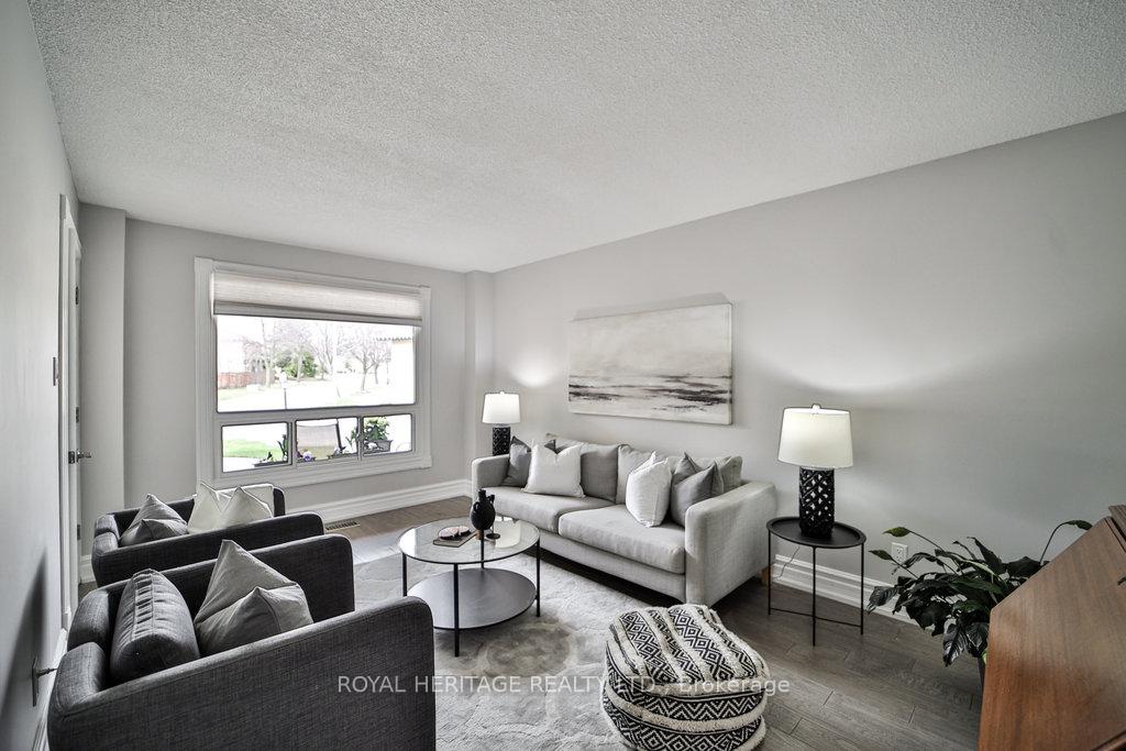 Photo 5 of 574 Springview Drive, Pickering, Amberlea — HOMEH