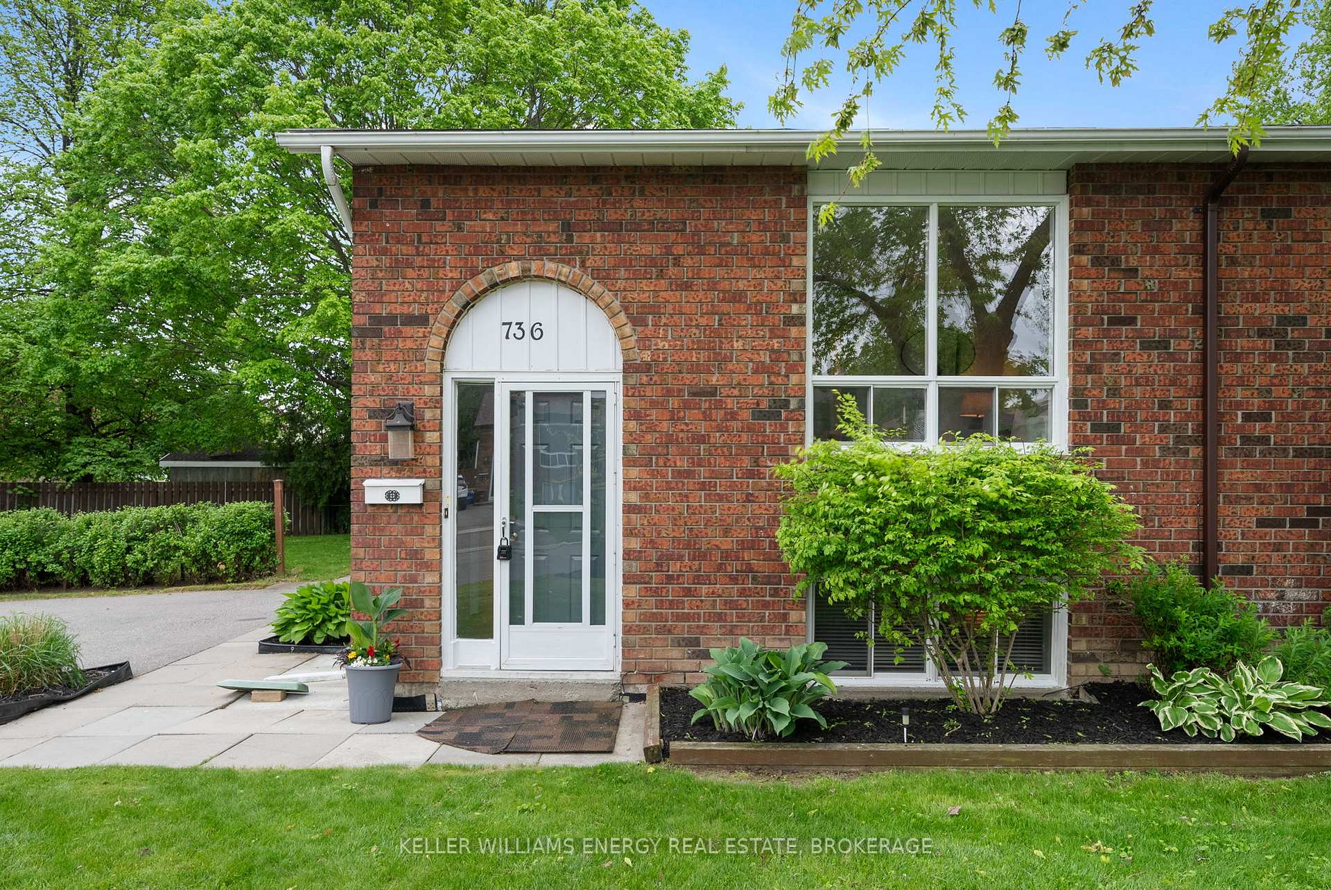 Front of 736 Cricklewood Drive