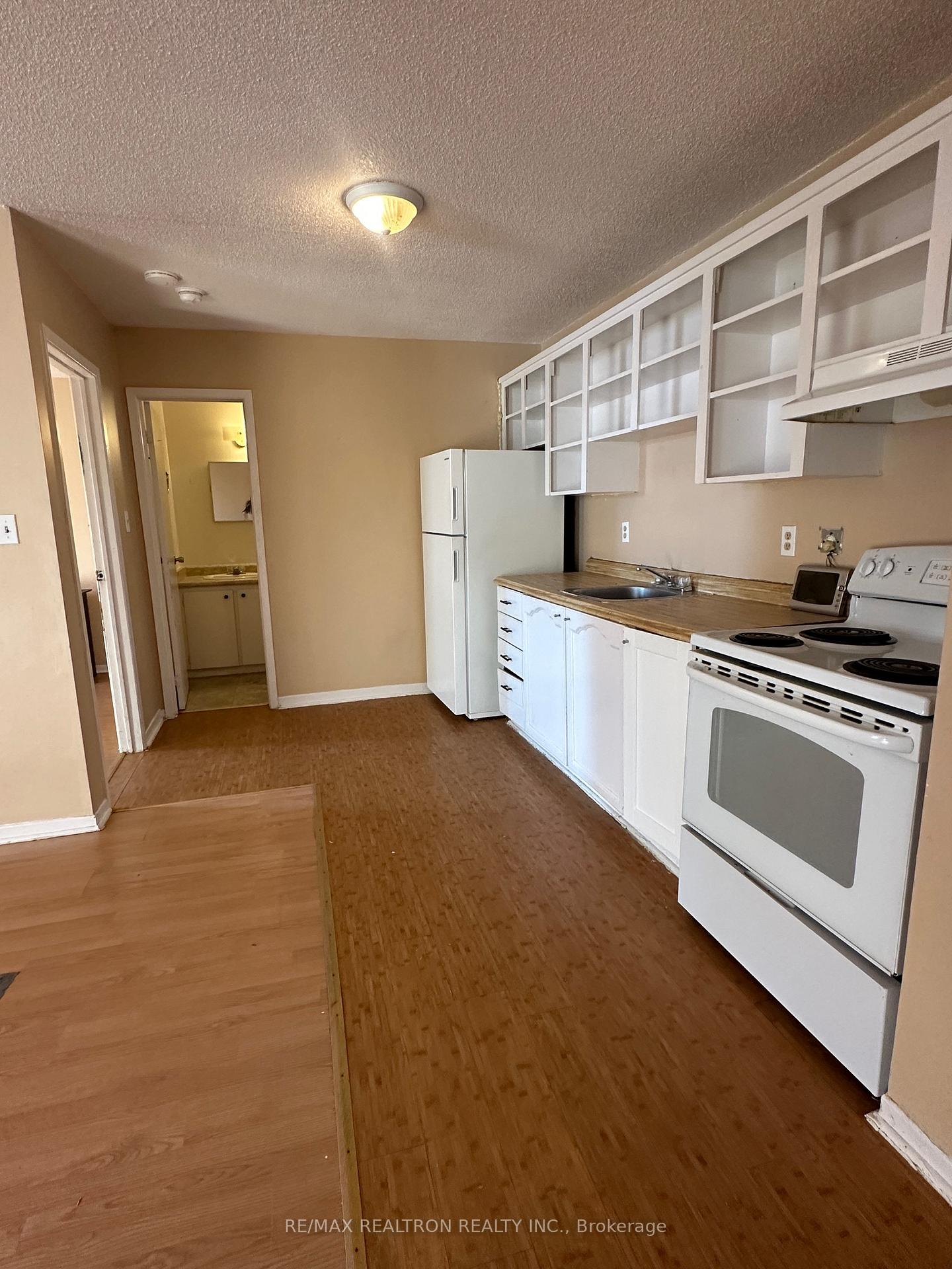 Photo 5 of Unit 4, 16-18 Simcoe Street N, Oshawa, O'Neill — HOMEH