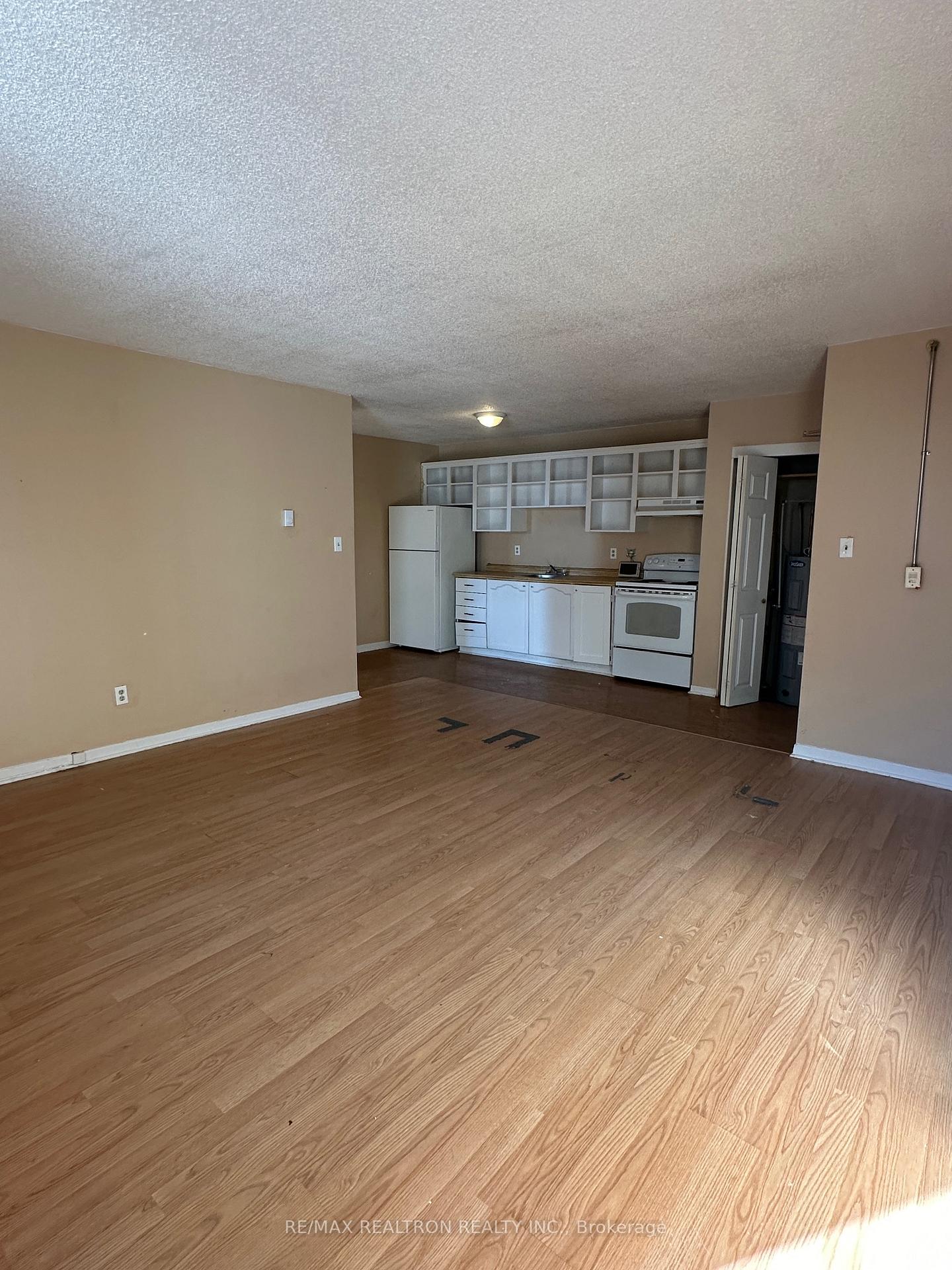 Photo 6 of Unit 4, 16-18 Simcoe Street N, Oshawa, O'Neill — HOMEH