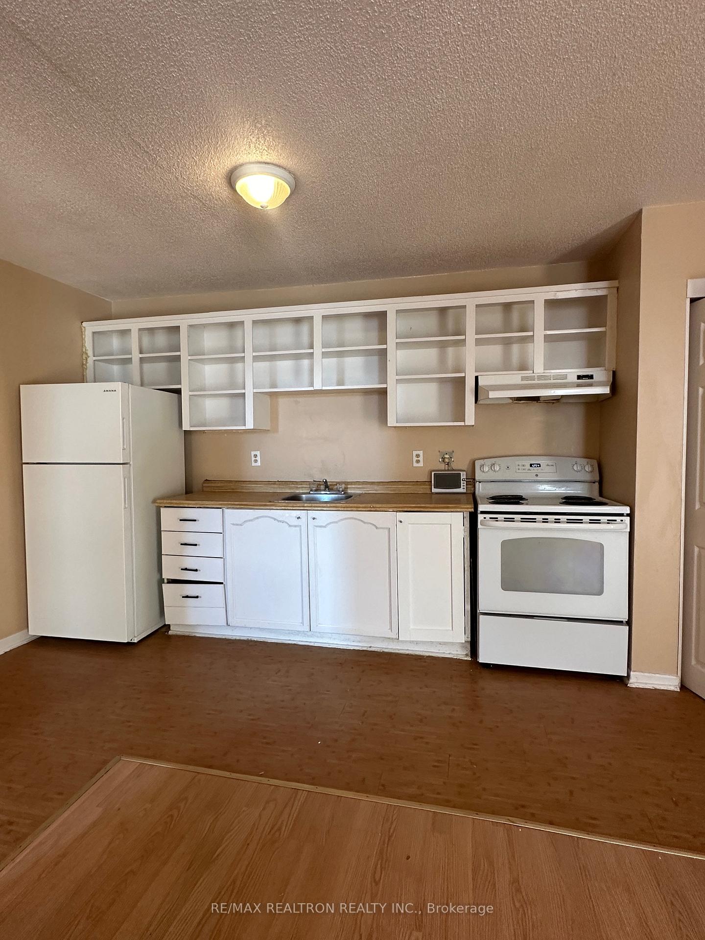 Photo 8 of Unit 4, 16-18 Simcoe Street N, Oshawa, O'Neill — HOMEH