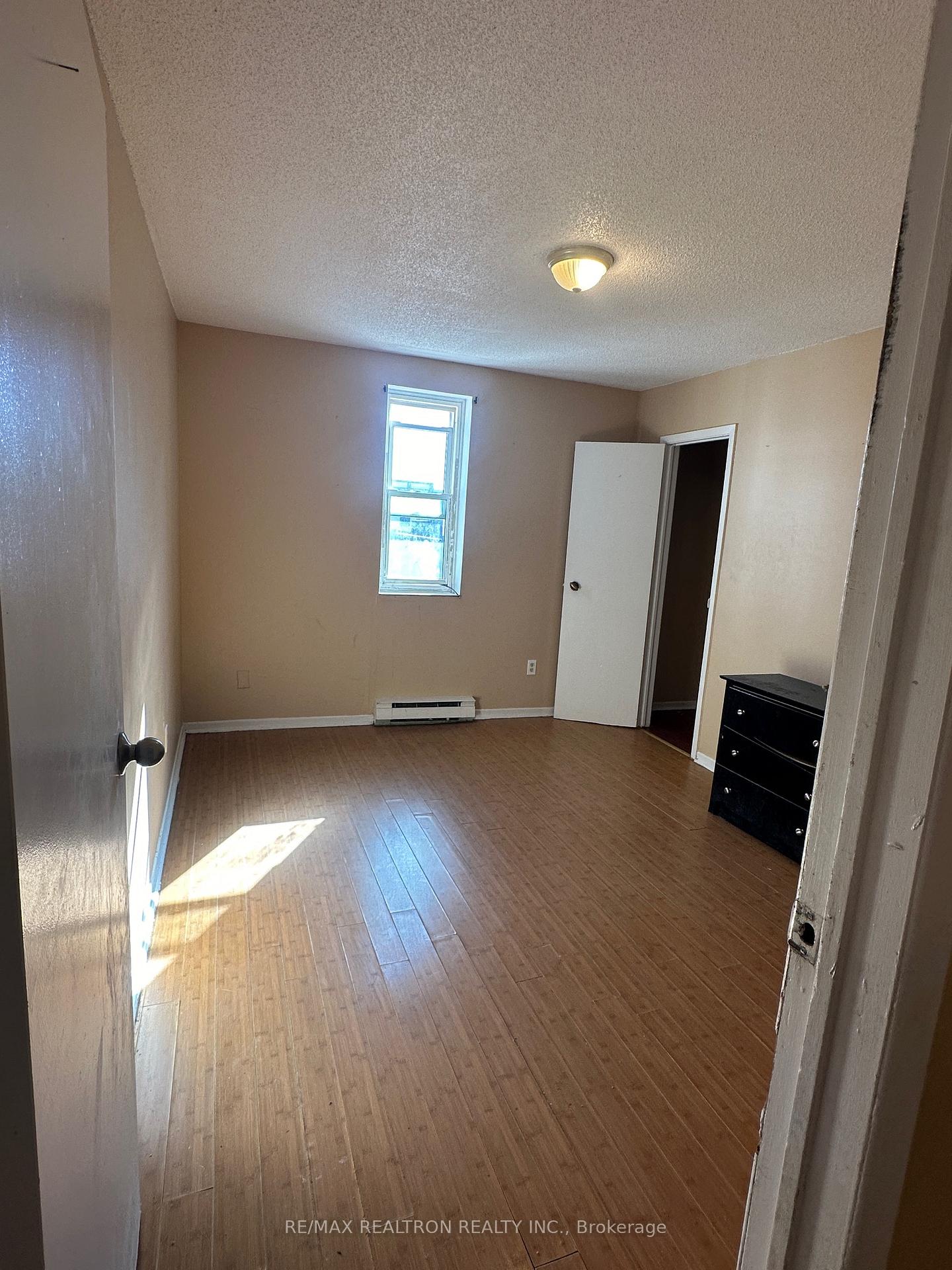 Photo 9 of Unit 4, 16-18 Simcoe Street N, Oshawa, O'Neill — HOMEH