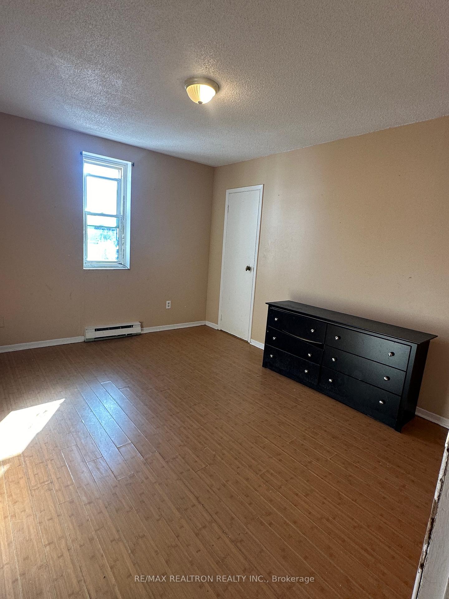 Photo 10 of Unit 4, 16-18 Simcoe Street N, Oshawa, O'Neill — HOMEH