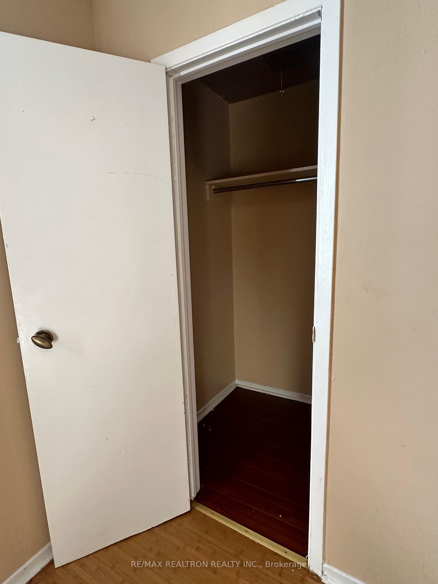 Photo 11 of Unit 4, 16-18 Simcoe Street N, Oshawa, O'Neill — HOMEH