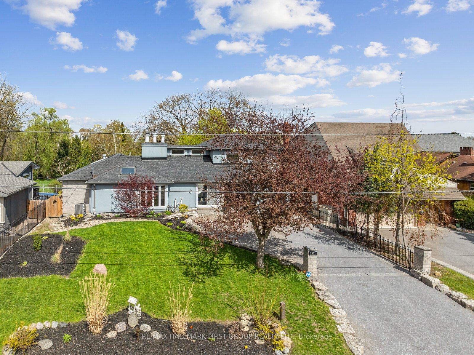 Photo 2 of 1901 Spruce Hill Road, Pickering, Dunbarton — HOMEH