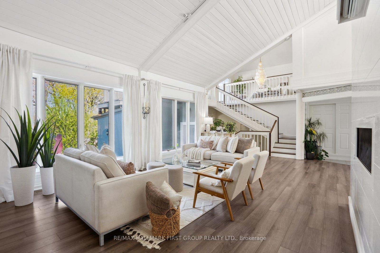 Photo 4 of 1901 Spruce Hill Road, Pickering, Dunbarton — HOMEH