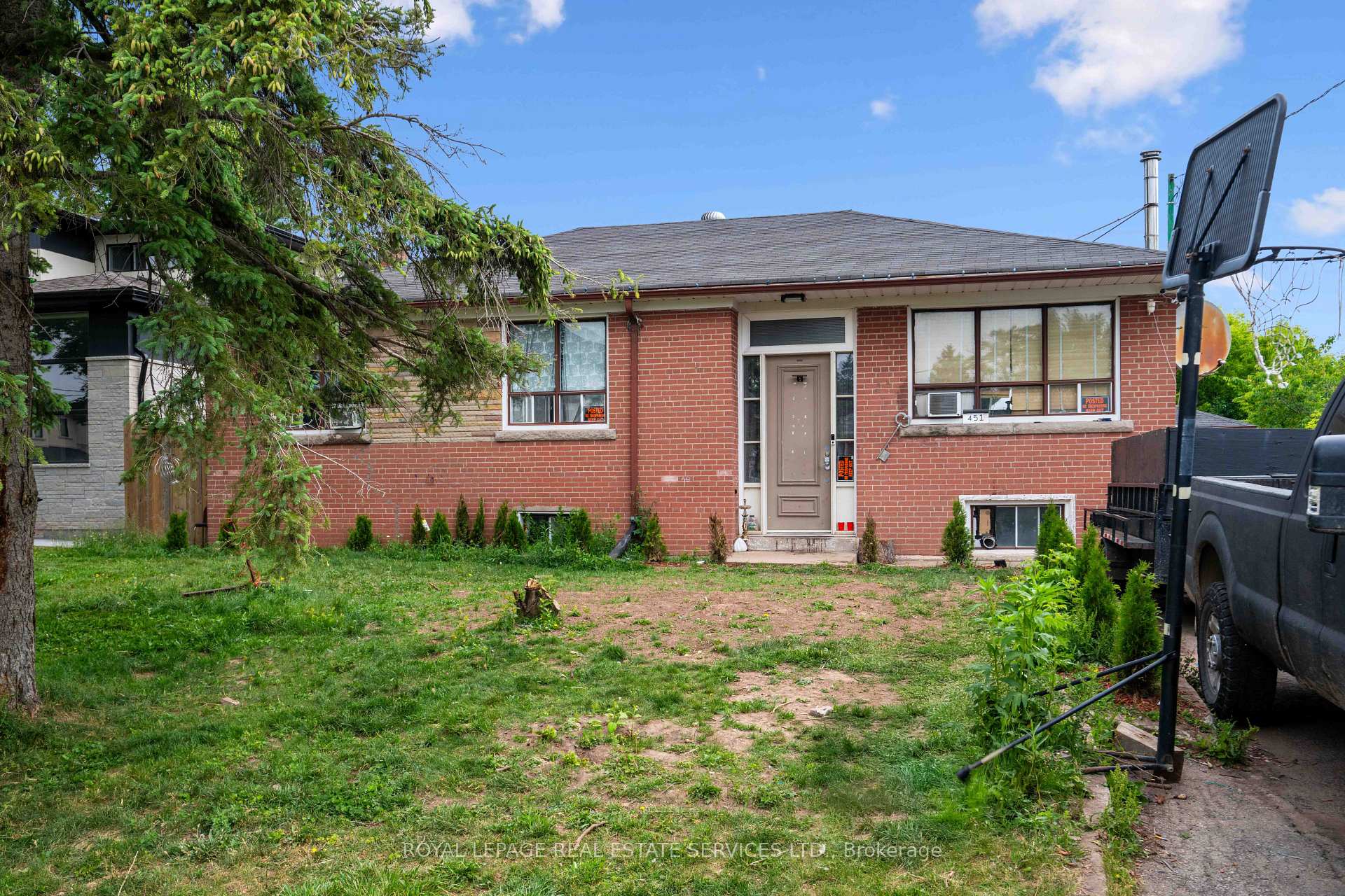Front of 451 Sandmere Place