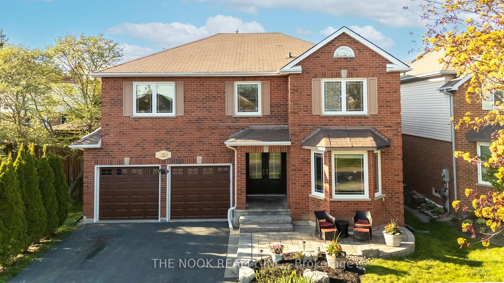 Photo 2 of 957 Sproule Crescent, Oshawa, Pinecrest — HOMEH