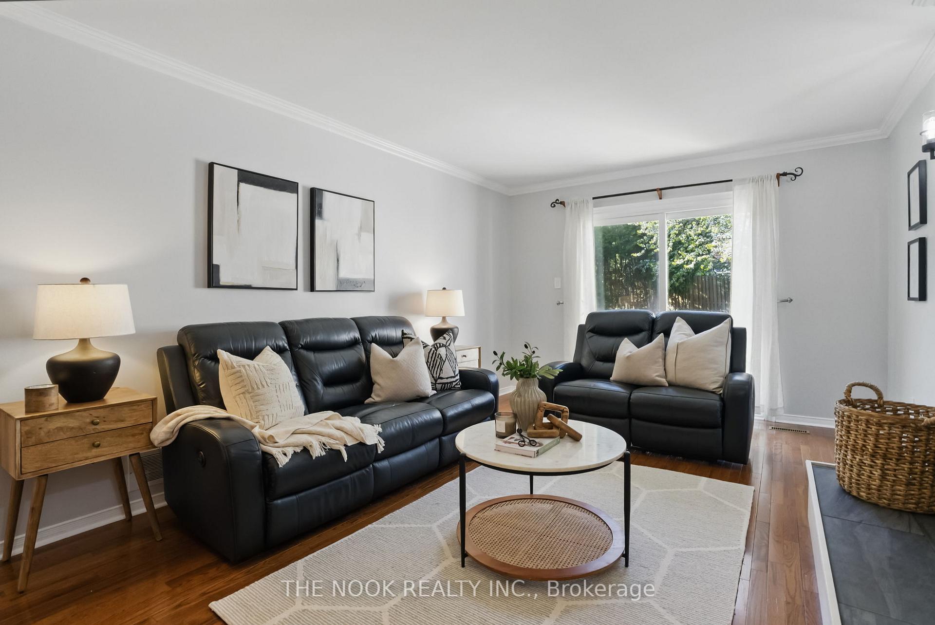 Photo 10 of 957 Sproule Crescent, Oshawa, Pinecrest — HOMEH