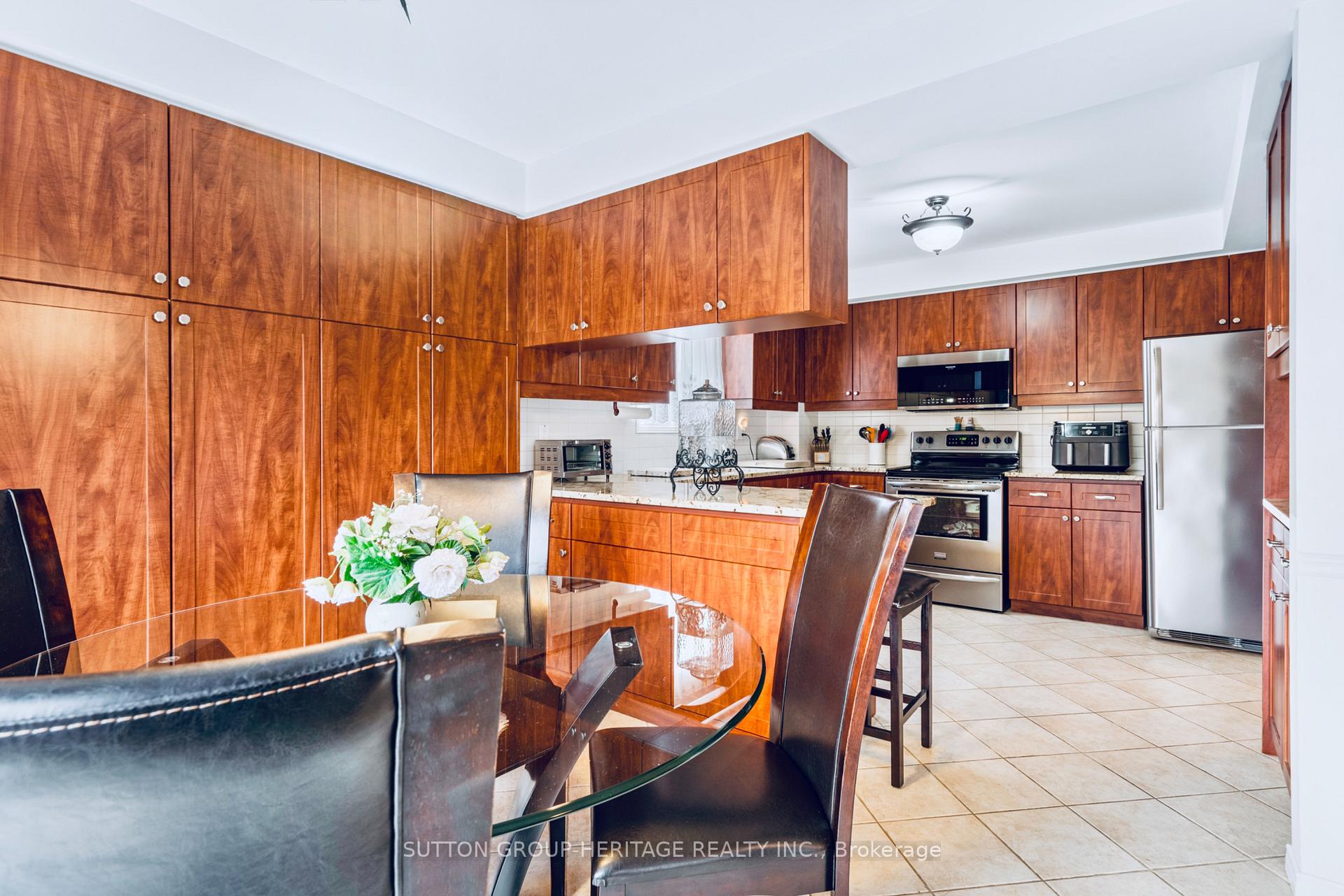 Photo 7 of 943 Gablehurst Crescent, Pickering, Liverpool — HOMEH