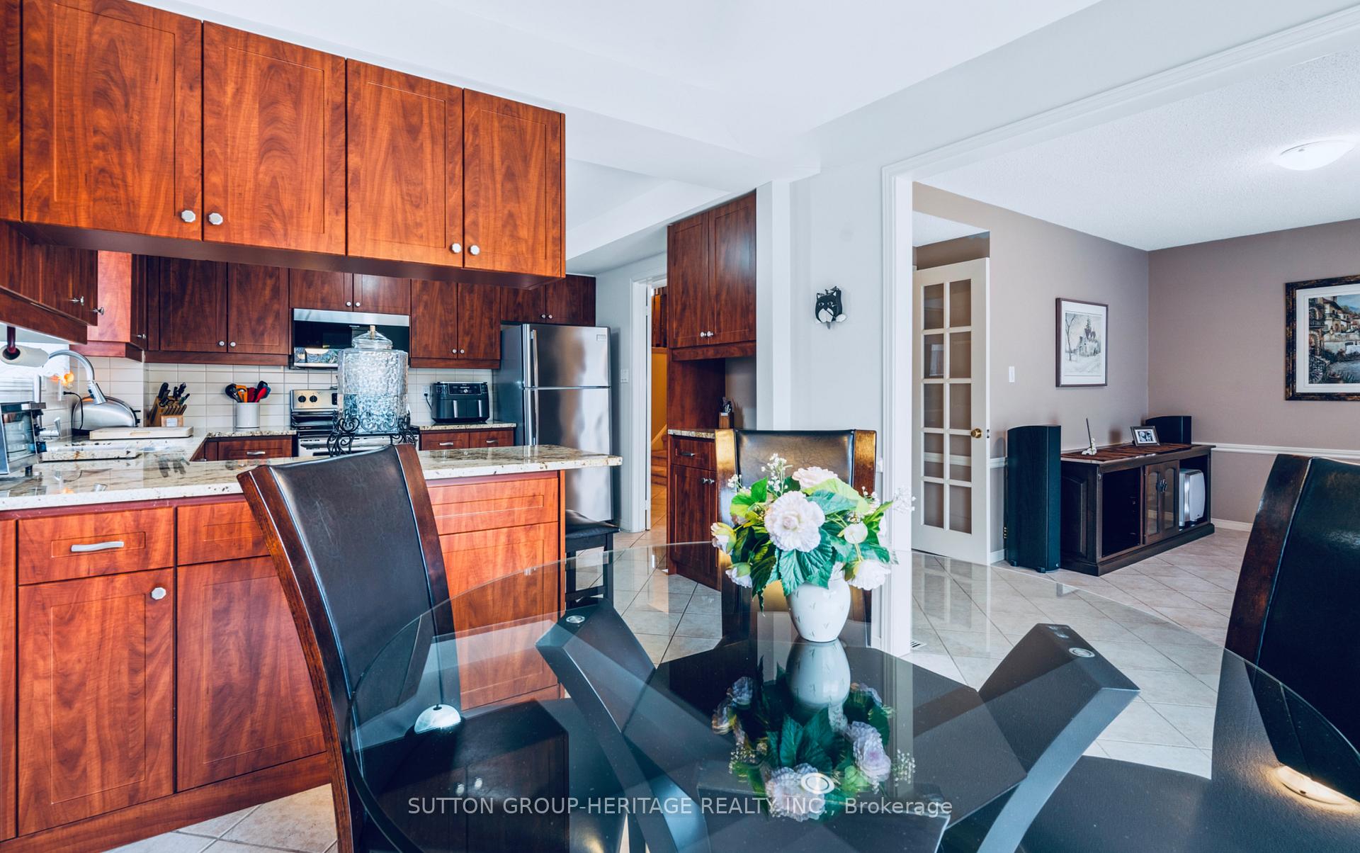 Photo 8 of 943 Gablehurst Crescent, Pickering, Liverpool — HOMEH