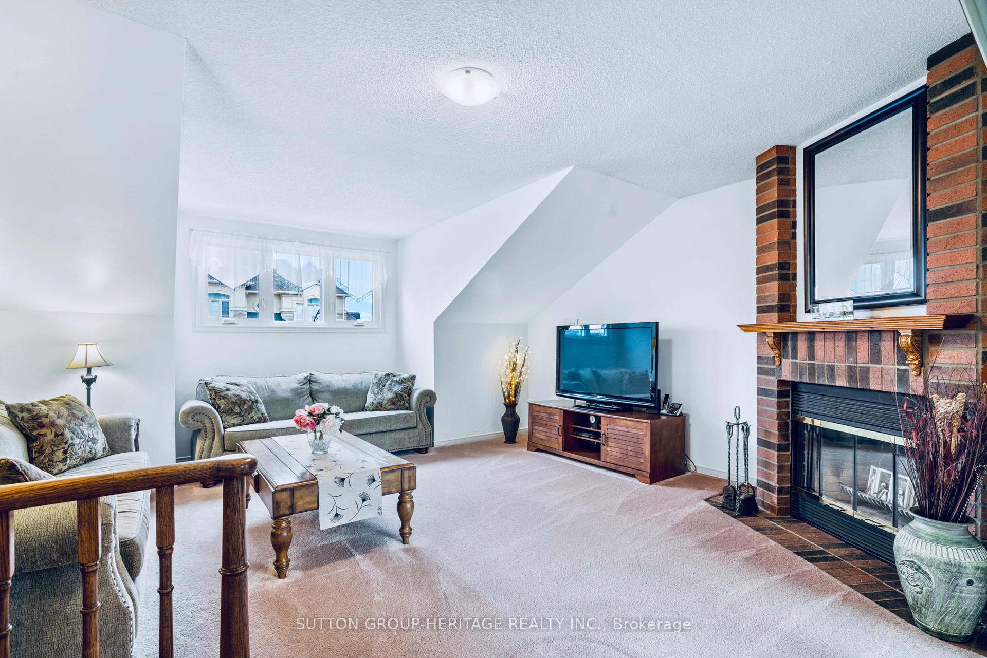 Photo 11 of 943 Gablehurst Crescent, Pickering, Liverpool — HOMEH