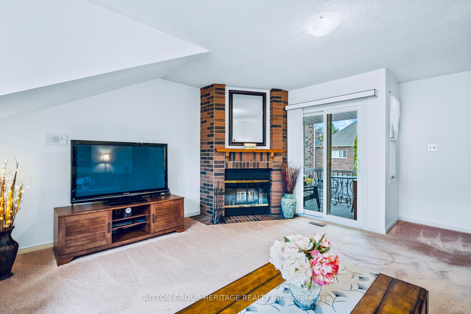 Photo 12 of 943 Gablehurst Crescent, Pickering, Liverpool — HOMEH