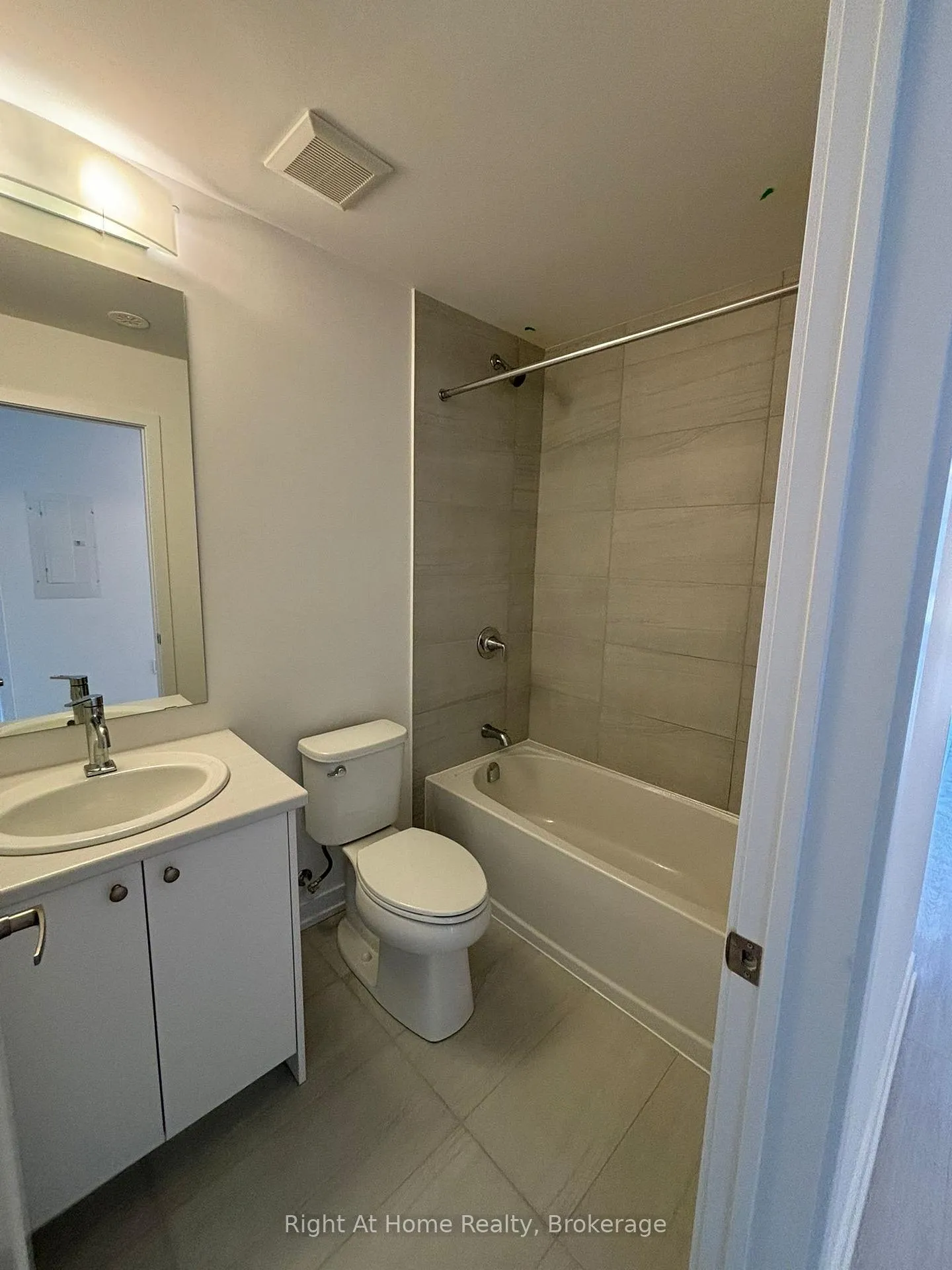 Photo 14 of Unit R31, 25 Palace Street, Kitchener — HOMEH