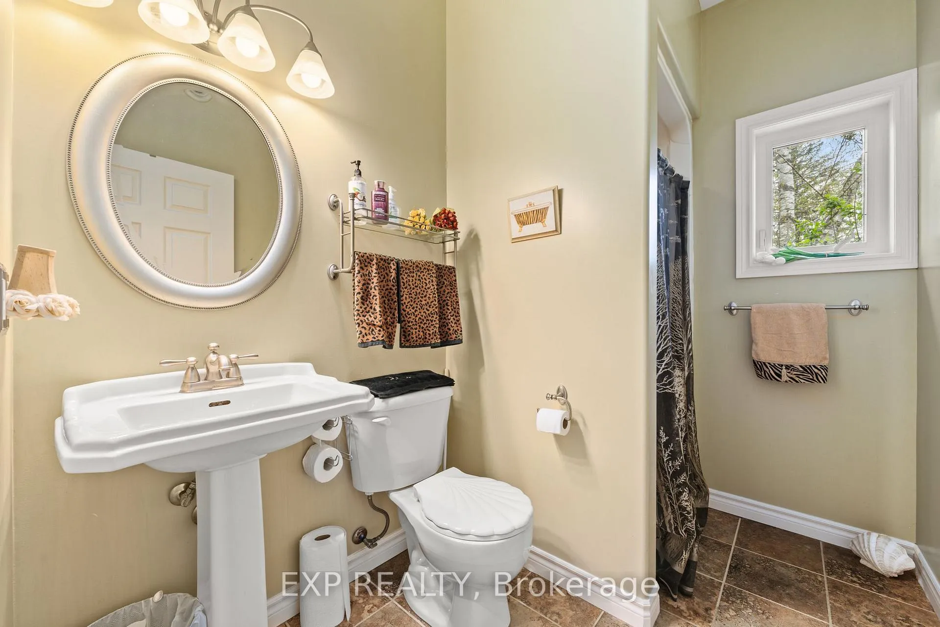 Photo 24 of 127 River Drive, Quinte West, Frankford Ward — HOMEH