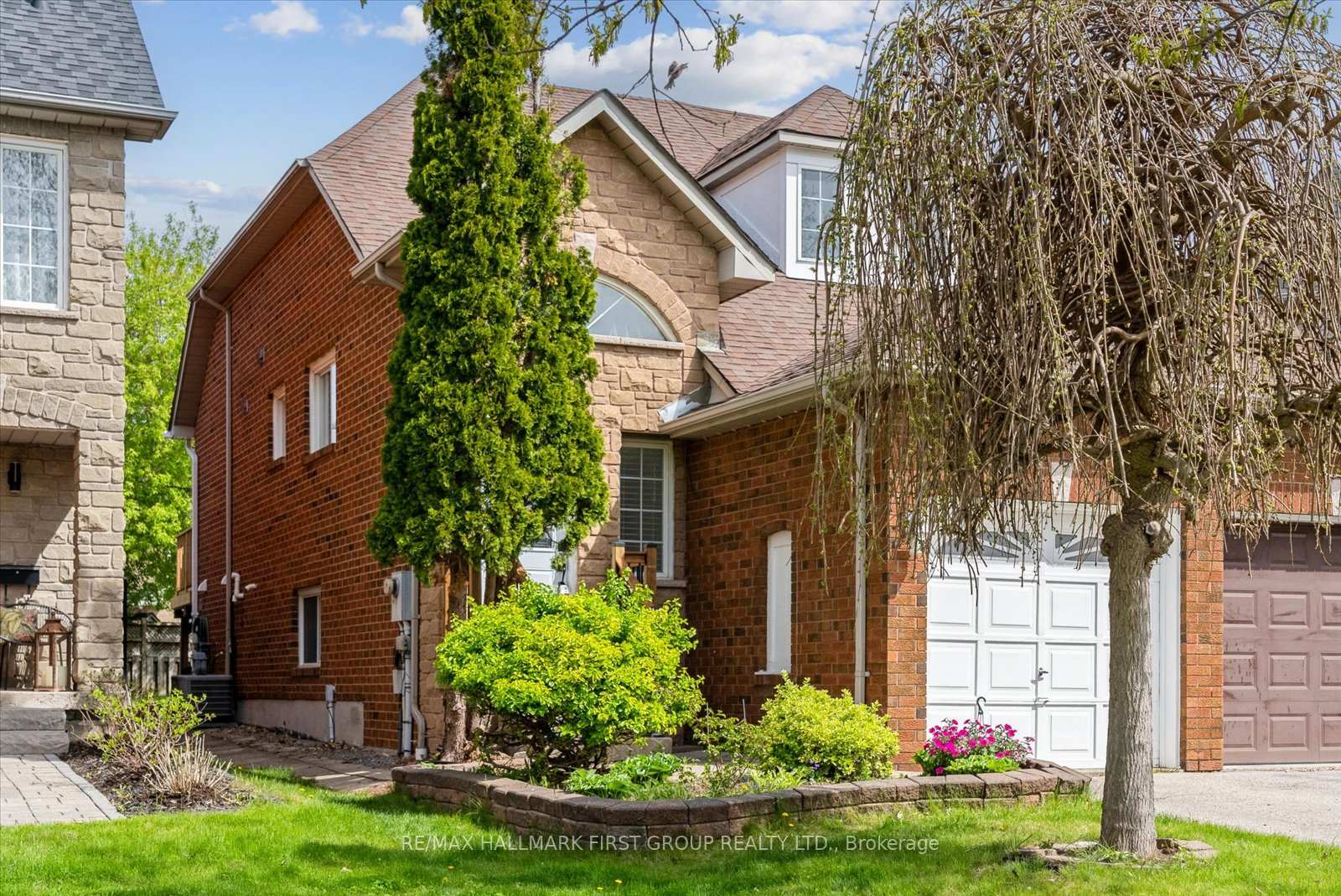 Photo 2 of 1647 Autumn Crescent E, Pickering, Amberlea — HOMEH