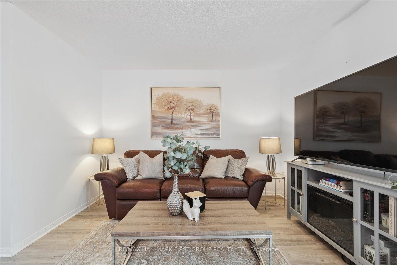 Photo 5 of 1647 Autumn Crescent E, Pickering, Amberlea — HOMEH