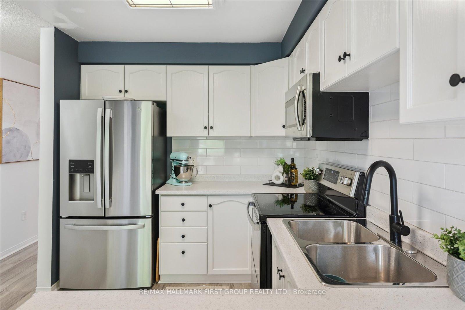 Photo 8 of 1647 Autumn Crescent E, Pickering, Amberlea — HOMEH