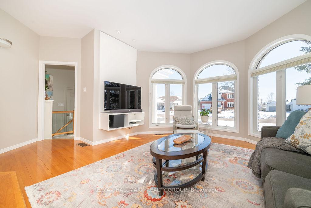 Photo 9 of 230 Vanier Crescent, Renfrew — HOMEH