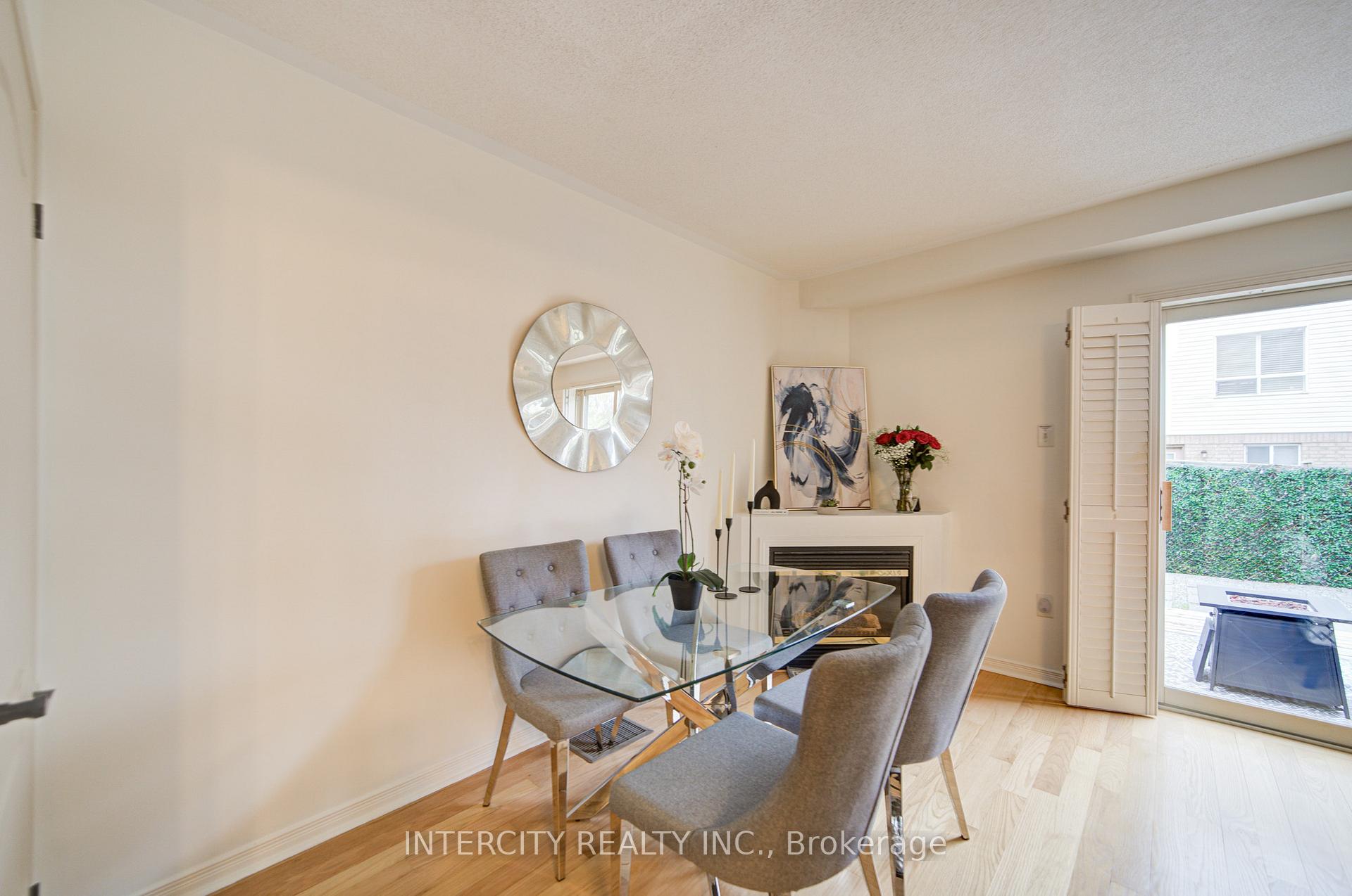 Photo 2 of 372 Sparrow Circle, Pickering, Highbush — HOMEH