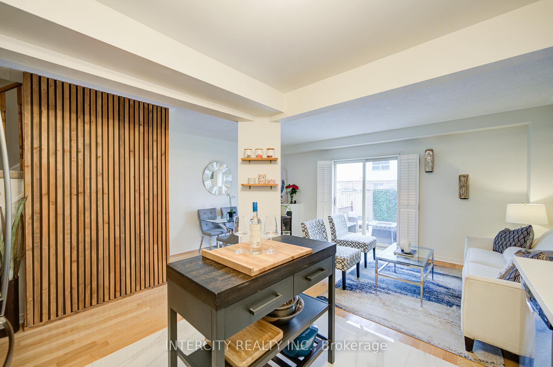 Photo 3 of 372 Sparrow Circle, Pickering, Highbush — HOMEH