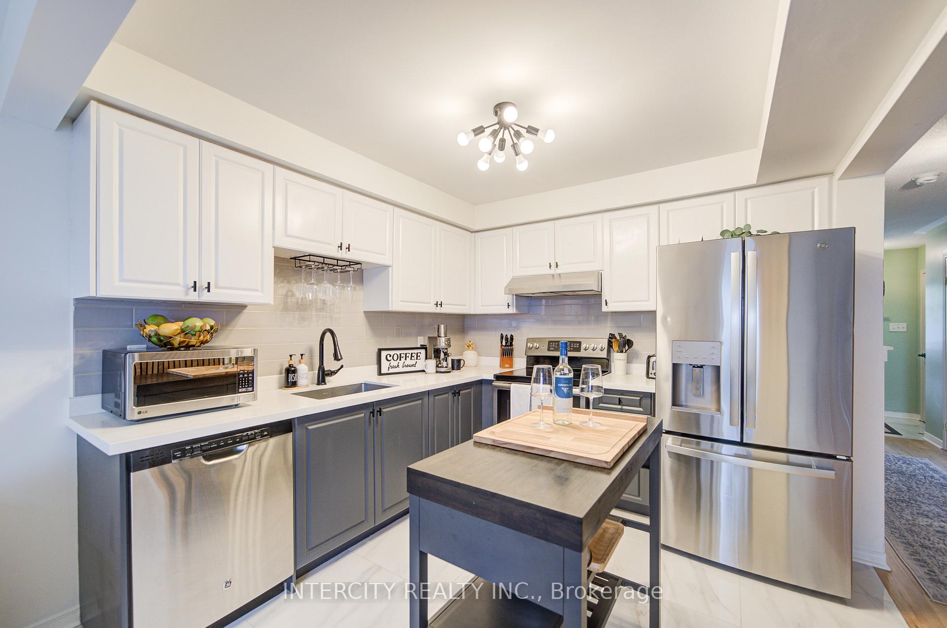 Photo 6 of 372 Sparrow Circle, Pickering, Highbush — HOMEH