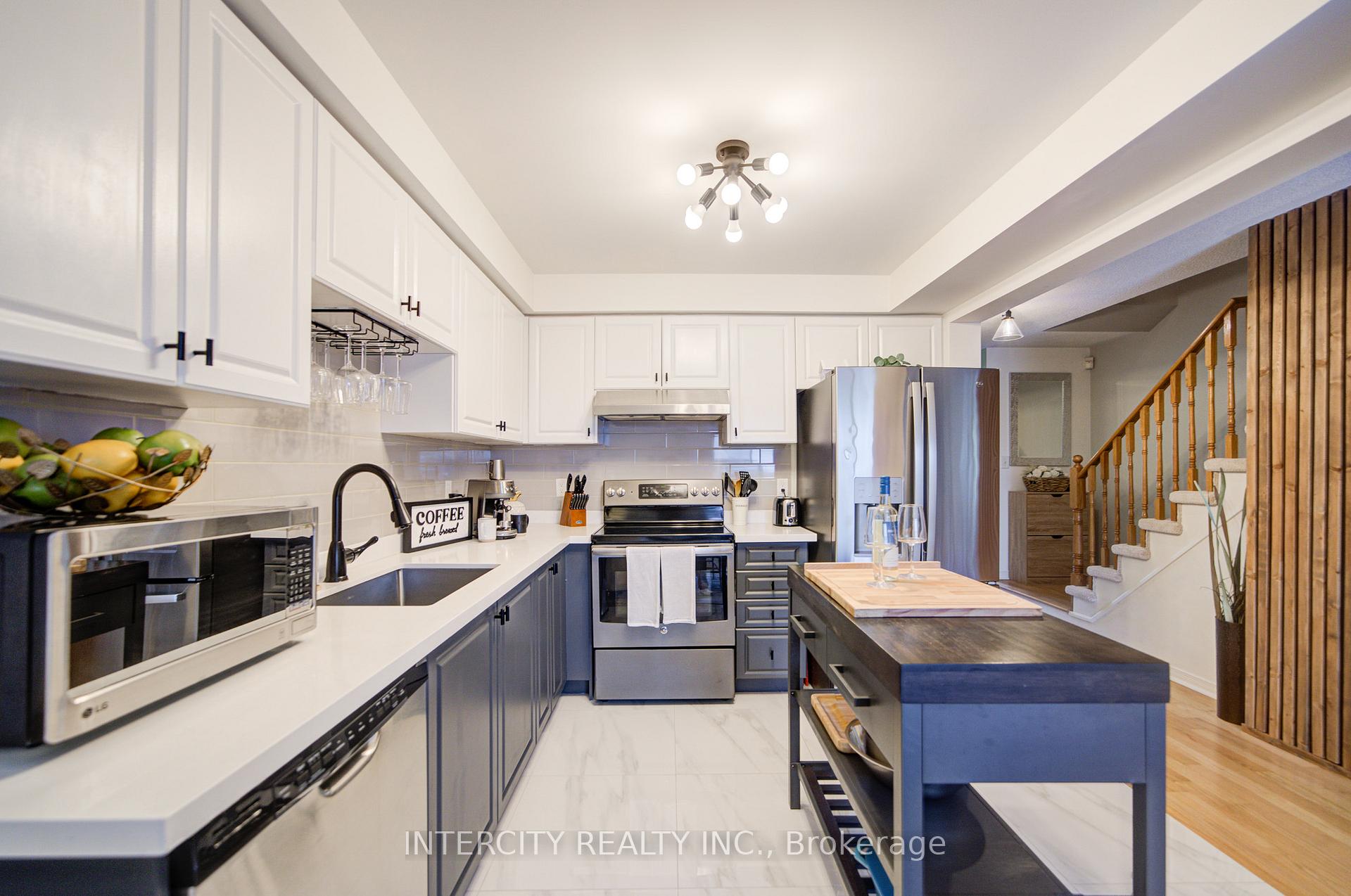 Photo 7 of 372 Sparrow Circle, Pickering, Highbush — HOMEH