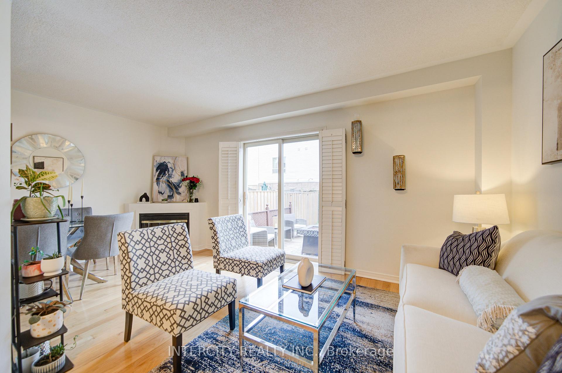 Photo 8 of 372 Sparrow Circle, Pickering, Highbush — HOMEH
