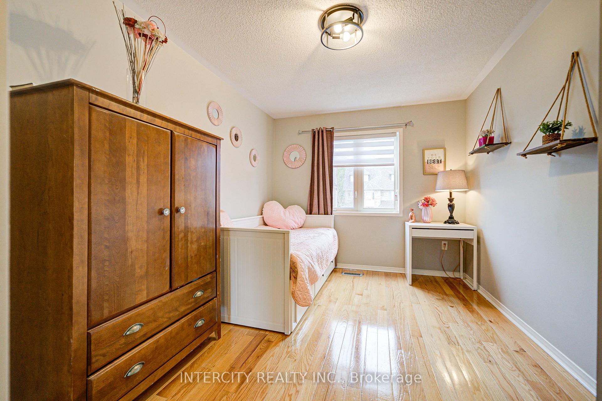 Photo 14 of 372 Sparrow Circle, Pickering, Highbush — HOMEH