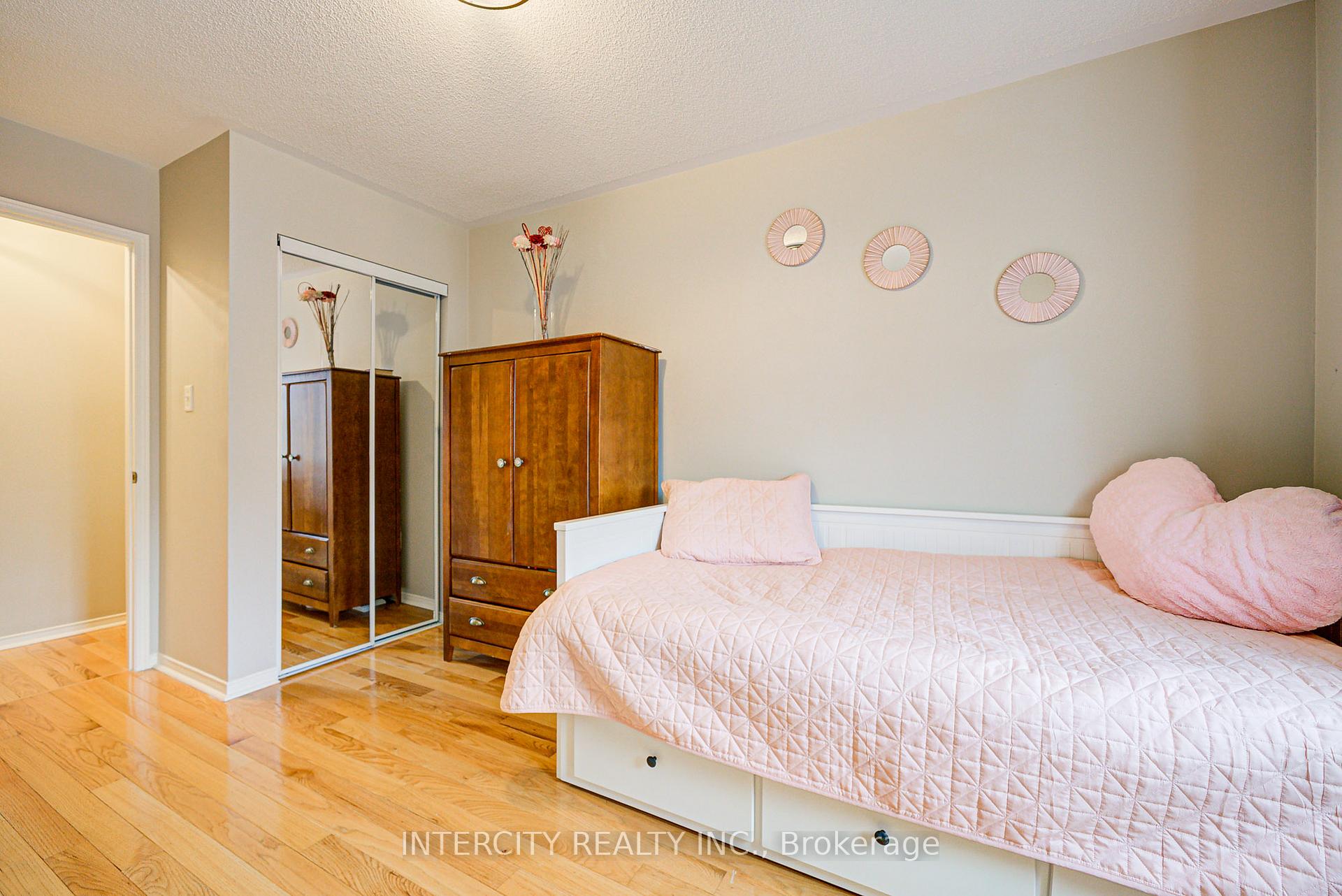 Photo 16 of 372 Sparrow Circle, Pickering, Highbush — HOMEH