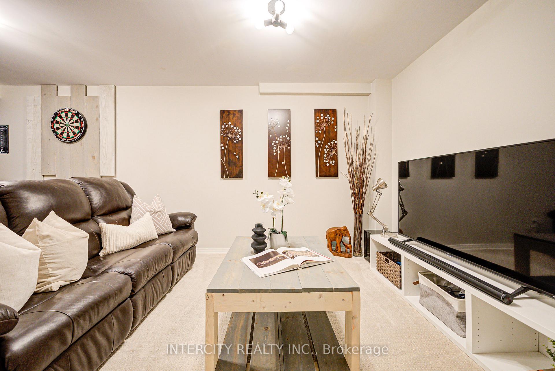 Photo 28 of 372 Sparrow Circle, Pickering, Highbush — HOMEH